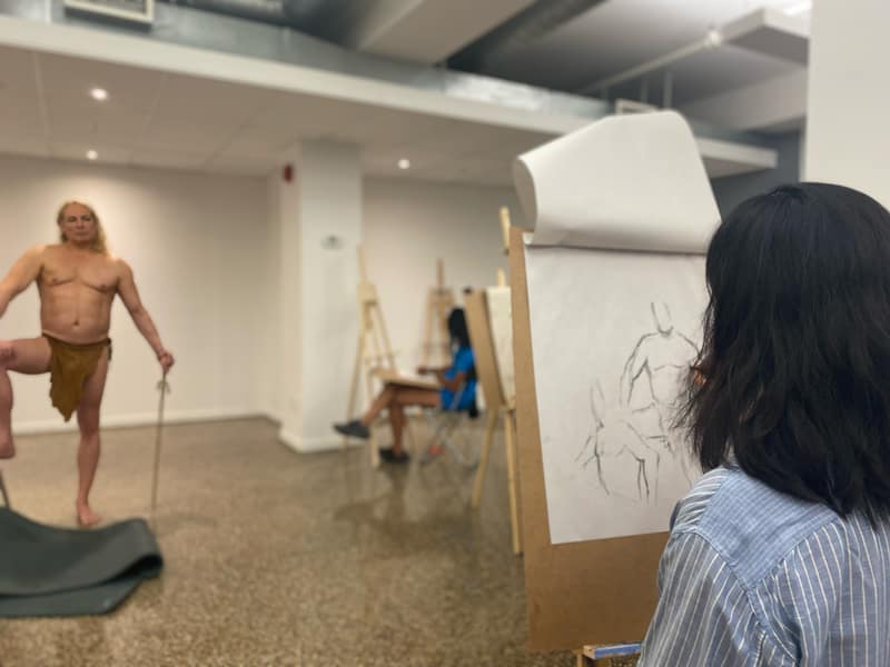 aras student in life drawing class